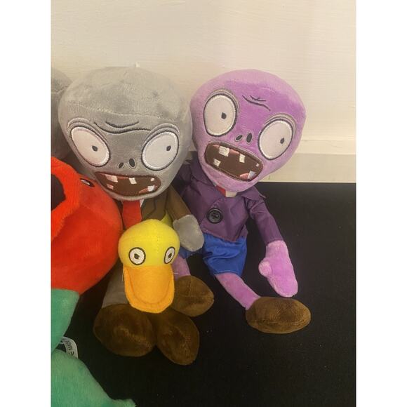 Zombie Vs Plants Lot Of 7 - Picture 2 of 9